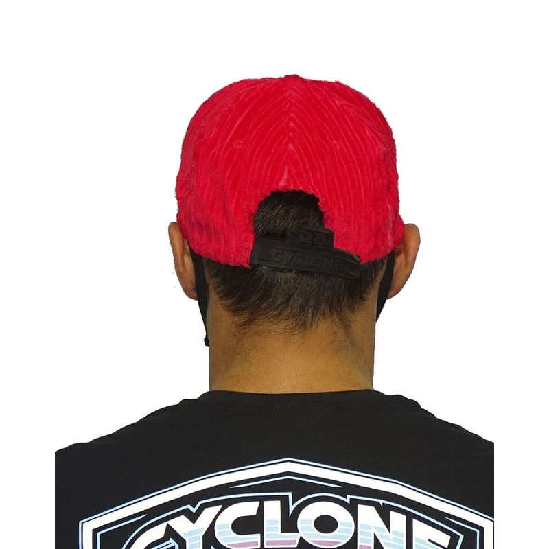 Bone-Veludo-Signal-Vermelho-Costas