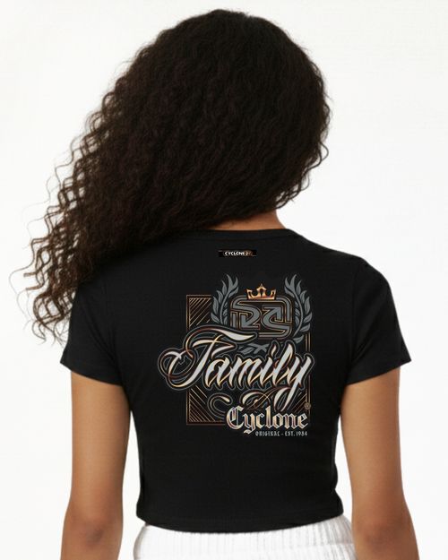(LANÇAMENTO) Baby Look Cyclone Cropped Gothic Letters Metal - PRETO